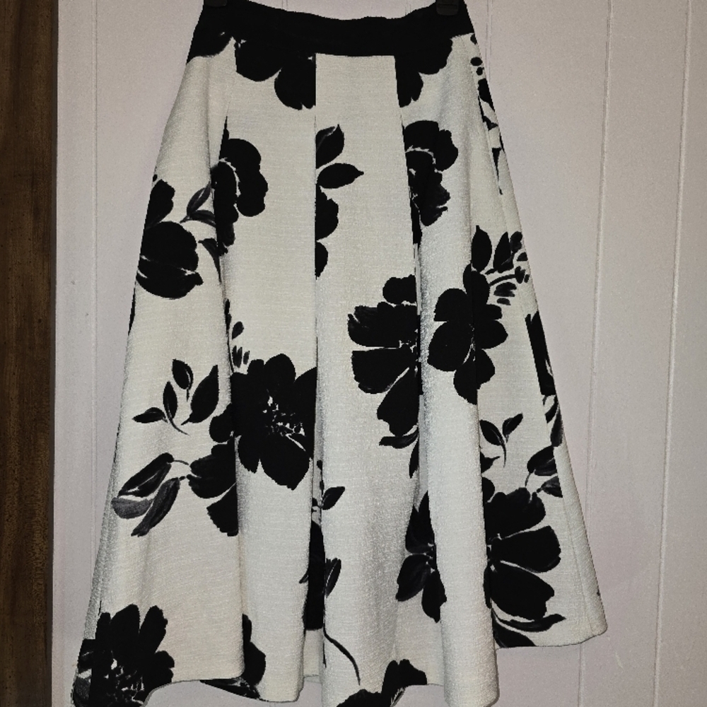 White House Black Market Black and White A-Line Skirt